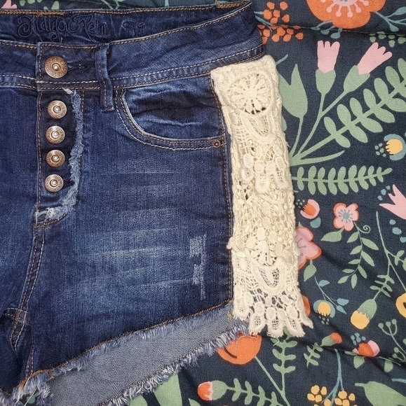 Indigo Rein | 5 | Denim Shorts with Lace Details - Picture 2 of 9